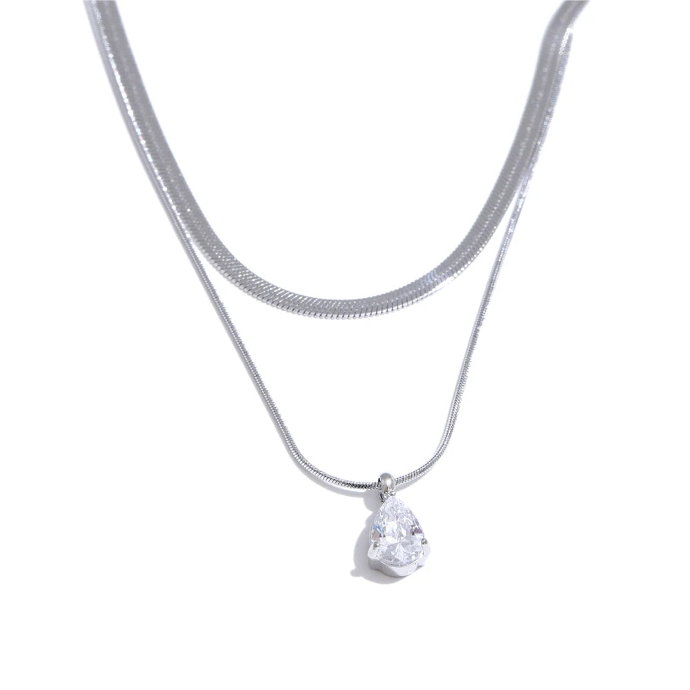 Collar de doble cadena con circonita en forma de gota