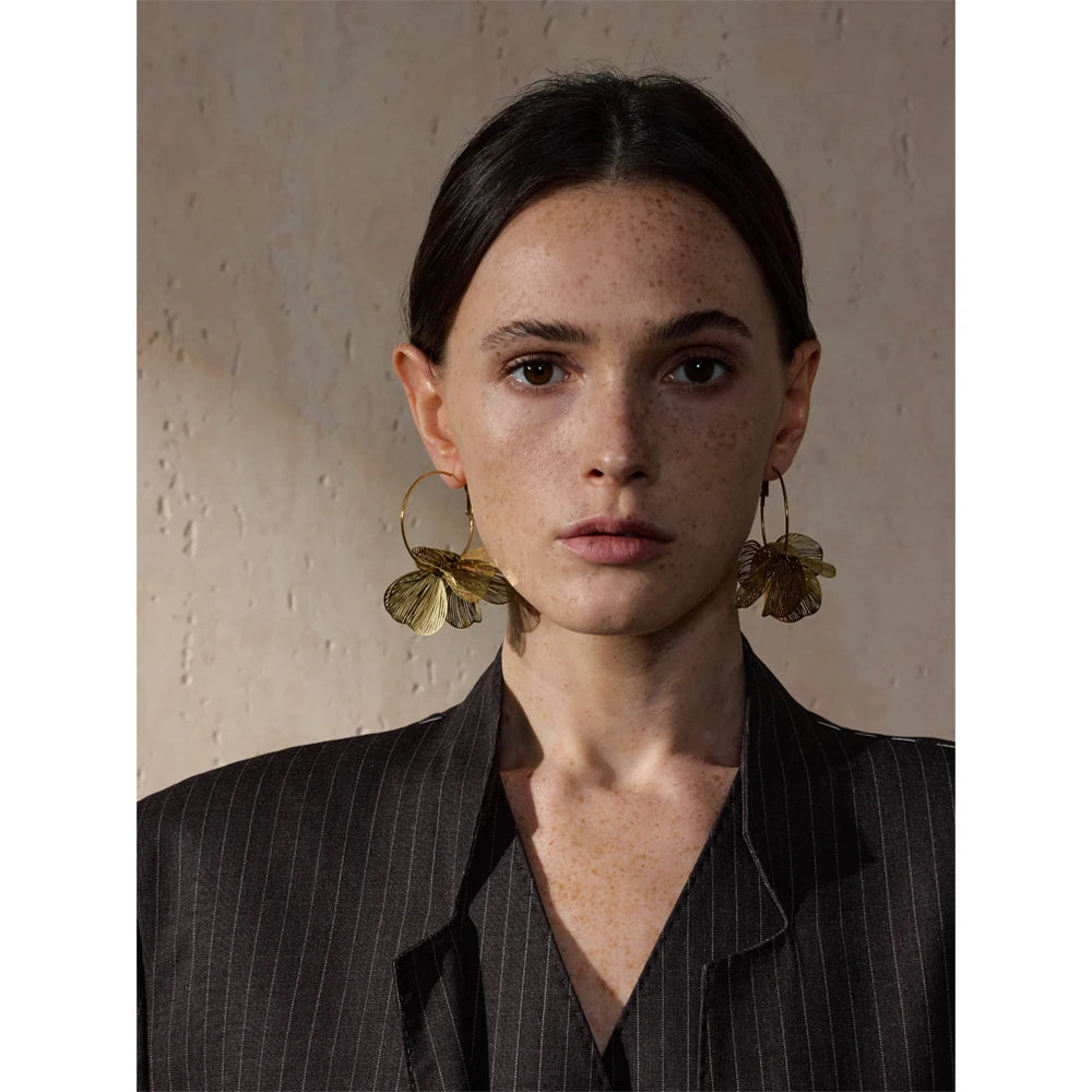Pendientes de aro grandes con diseño floral