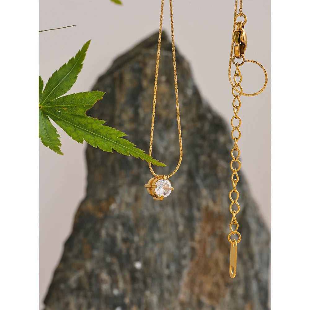 Collar con colgante de circonita en acero inoxidable