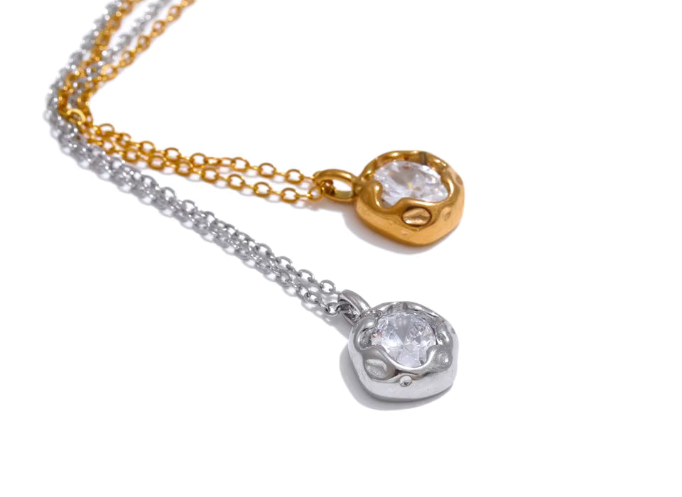 Collar solitario con circonita redonda